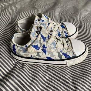 Converse Toddler Boys Shark Shoes size 8.